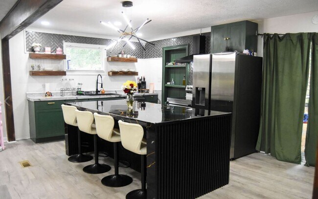 Photo - 3/2 in Anniston, Alabama!