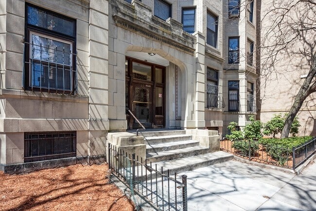 Building Photo - 39 Hemenway St Unit 13 Rental