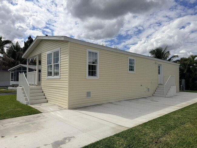 Photo - 5220 SW 33rd St