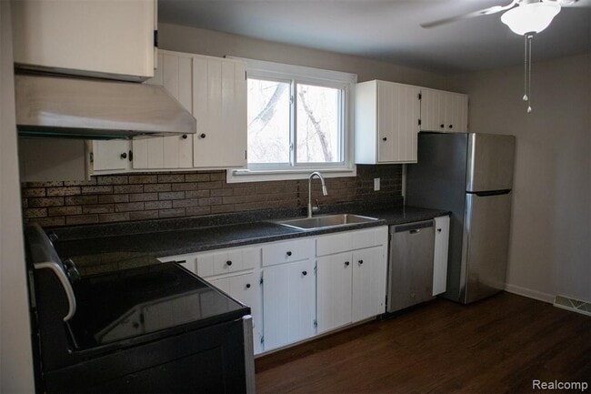 Photo - 604 Trombley Rd