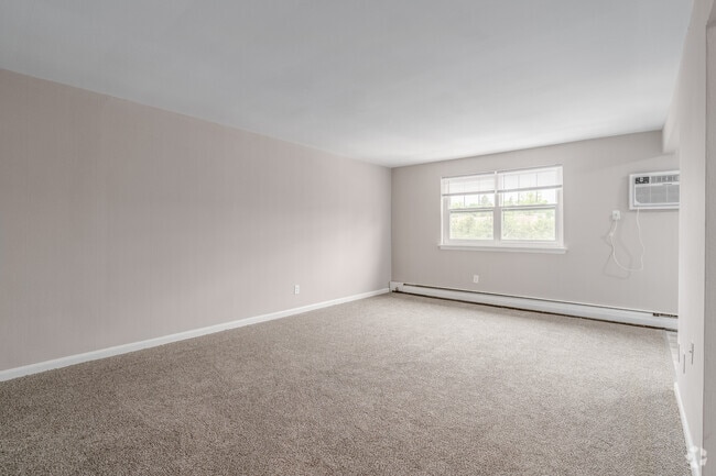 1BR, 1BA - 780SF - Living Room