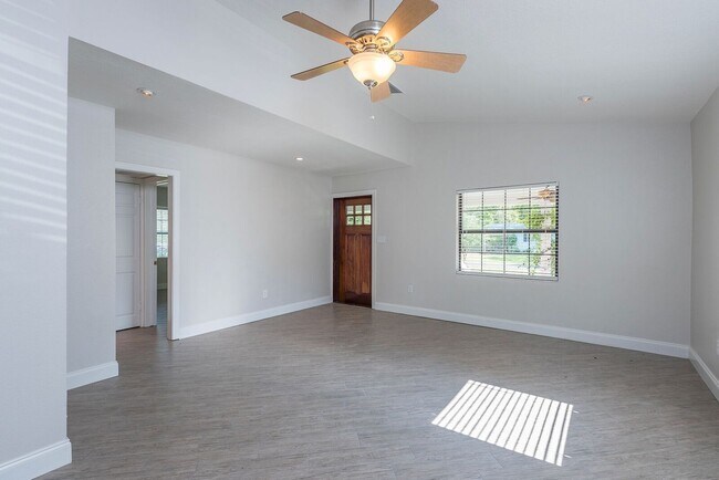 Photo - Charming Bungalow in Prime South Tampa – Plant High School District!