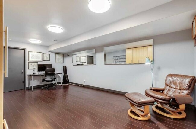 Photo - 1212 13 Av SW