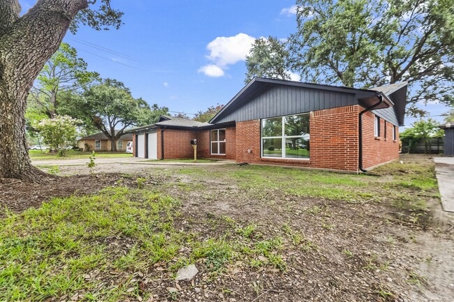 Photo - 4903 Mayflower St