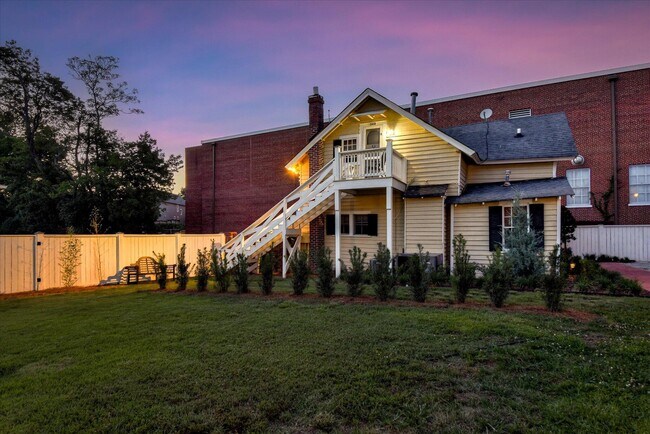 Photo - 241 Laurens St SW Unidad Apt D
