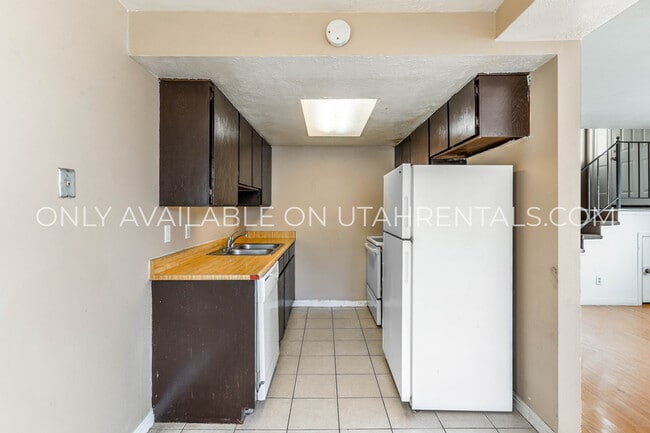 Photo - 232 W Foxbridge Dr