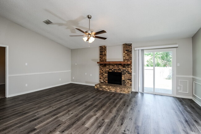 Photo - 7401 Meadow Creek Dr