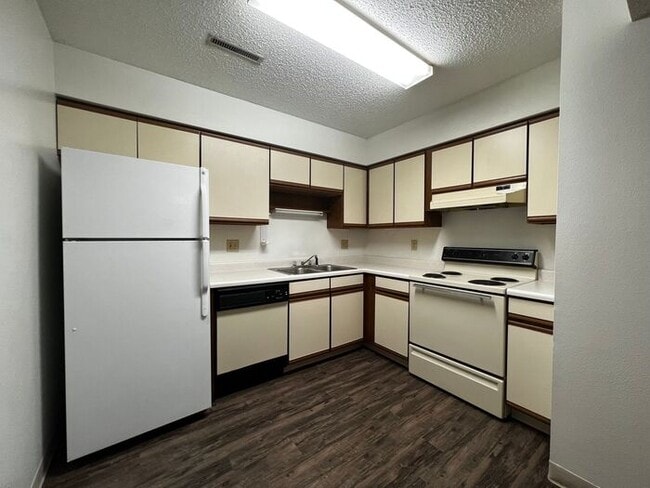 Photo - $1,175 | 3 Bedroom, 1 Bathroom Apartment |...
