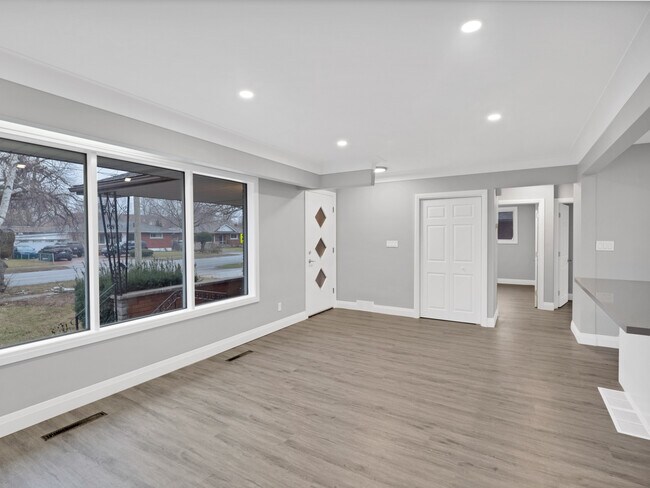 Photo - 401 Bunting Rd