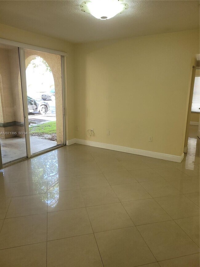 Photo - 2564 Centergate Dr Unidad 108