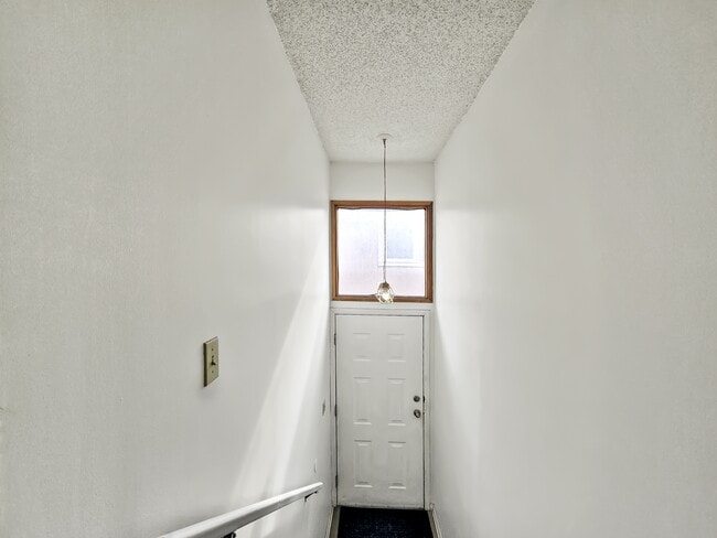 Photo - 1513-1536 36 St SE
