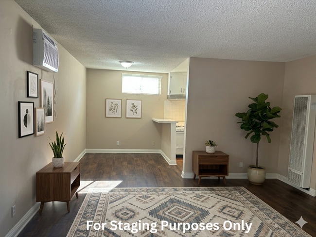 Building Photo - 3104 Montrose Ave Unit 6