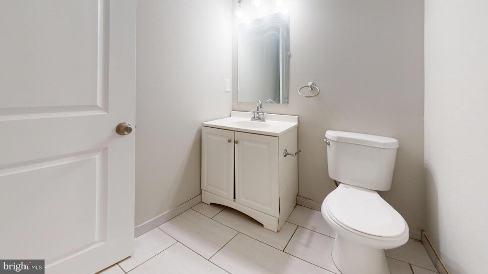 Photo - 1229 W Venango St Townhome