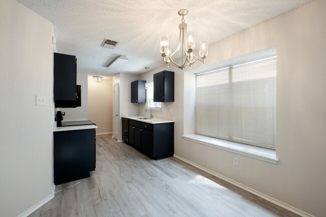 Building Photo - Charming 3-Bedroom Near Randolph AFB