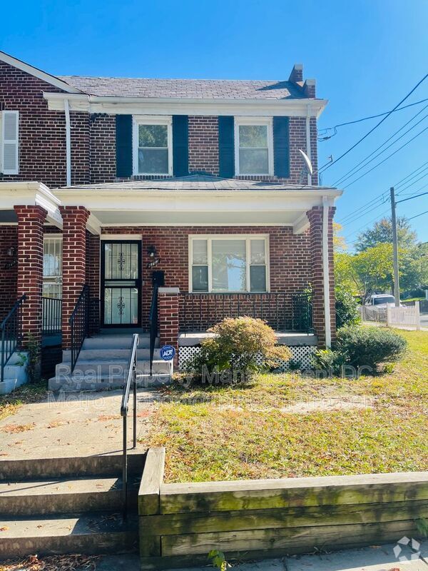 Building Photo - 4701 12th St NE Rental