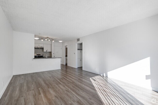 1BR, 1BA - 700SF - Living Room