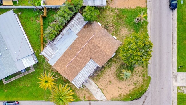 Photo - 2/2/1 with  RENOVATED baths & kitchen, fenced yard, NEW lvp flooring and a OVERSIZED lanai!