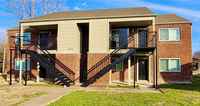 Building Photo - 5630 Brookview Ct Unit C Rental