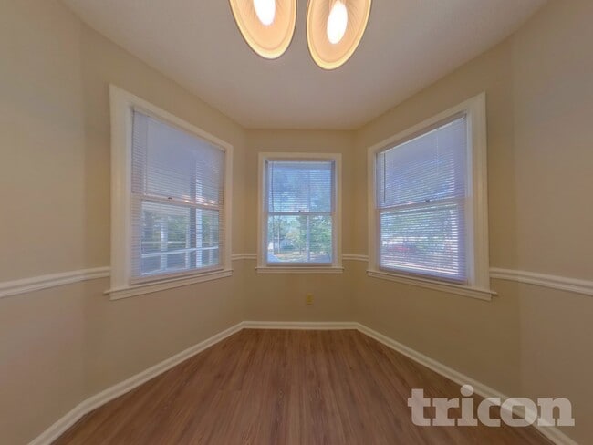 Photo - 529 Ferncliffe Rd