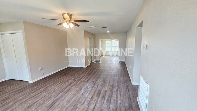 Photo - 121 Melanie Ln