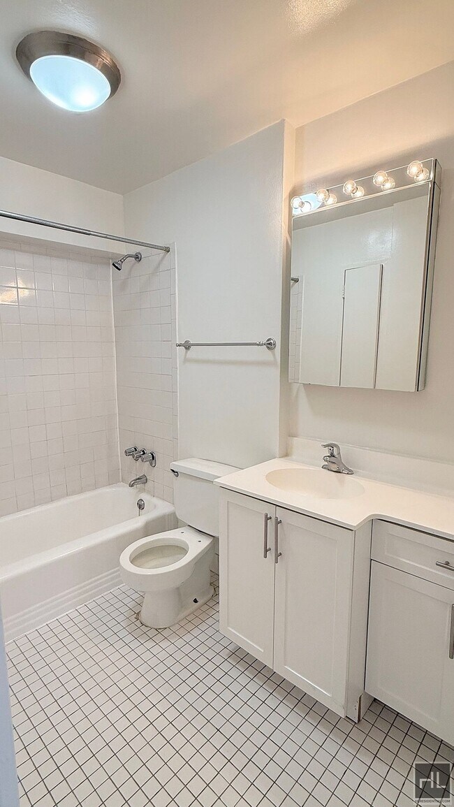 Photo - EAST 36 STREET Unidad 11H