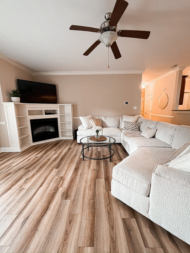 Building Photo - 350 Gallery Dr Unit 203