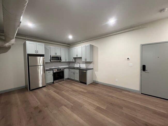 Photo - 160 Seabury St Unit 4