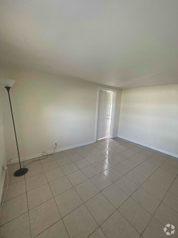 Building Photo - 1580 Citation Dr Rental