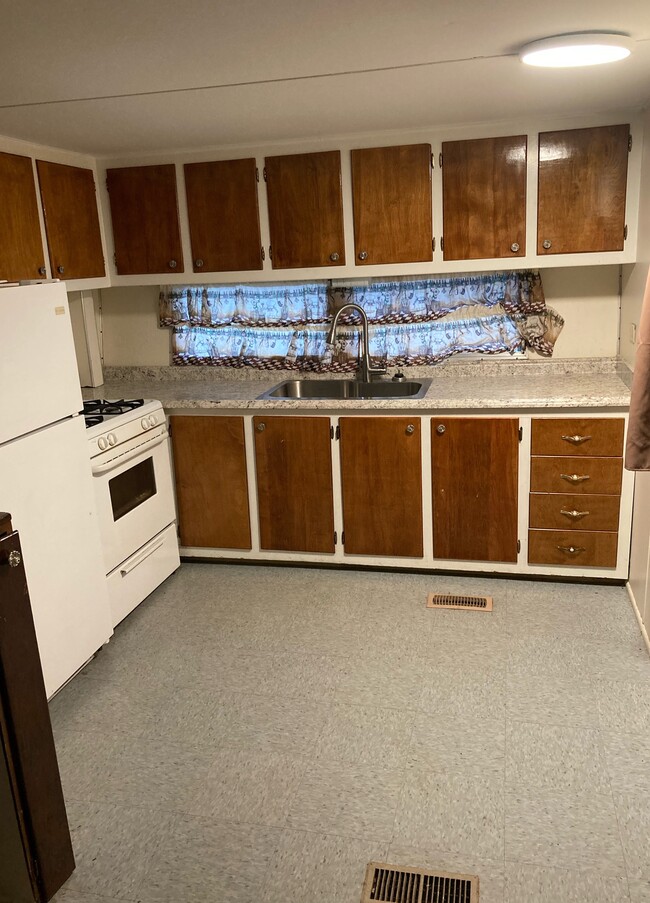 Building Photo - 2006 E Prospect Rd Unit 1