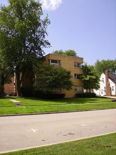 Photo - 105 E John St