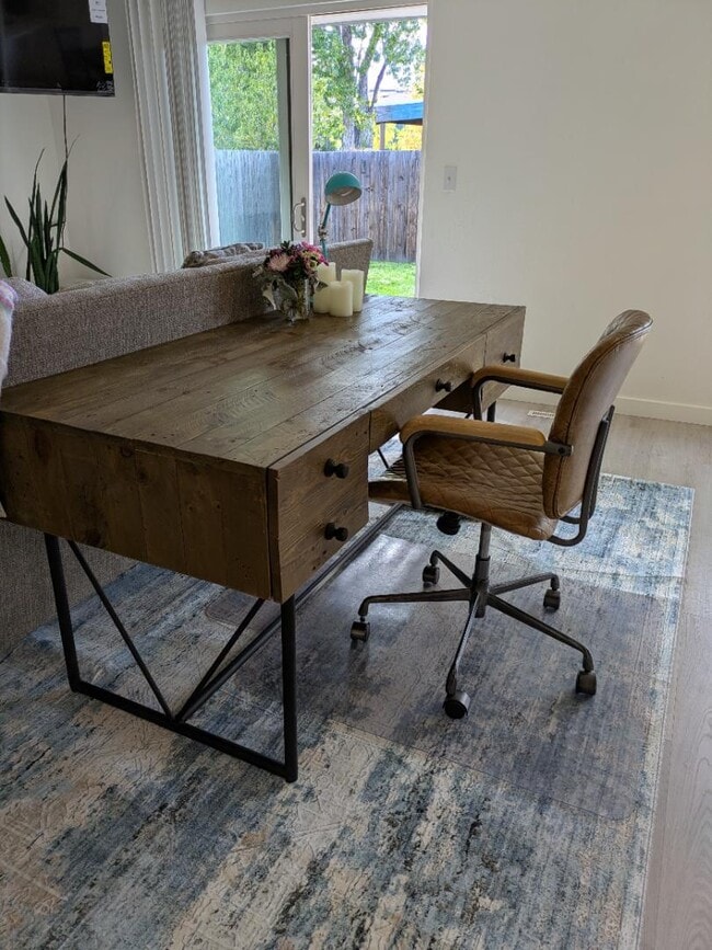 Photo - 425 Manhattan Dr