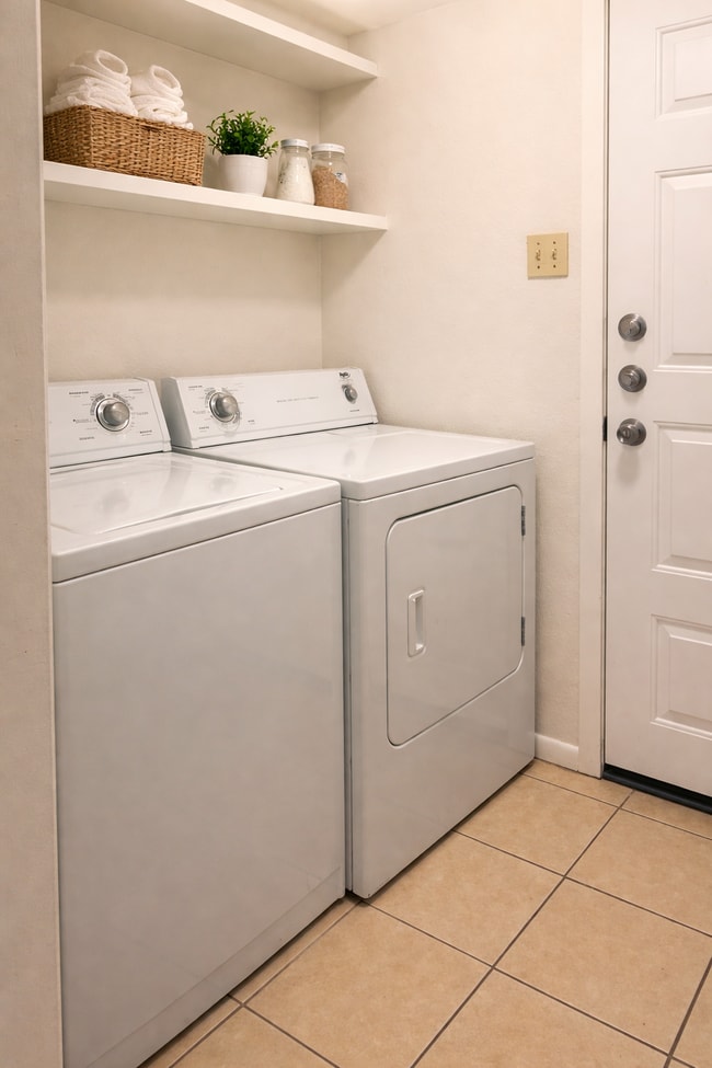 Photo - 219 W 4th St