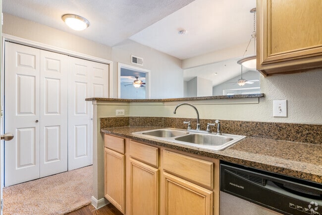 2BR, 2BA - 1134SF