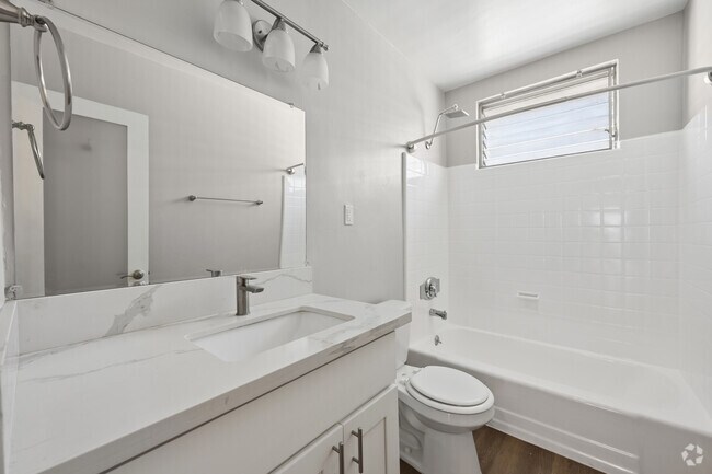 1BR, 1BA - 860SF - Bathroom