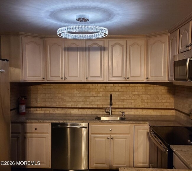 Photo - 634 Point Ave