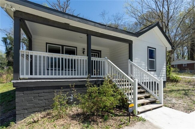 Photo - 665 S Eugenia Pl NW