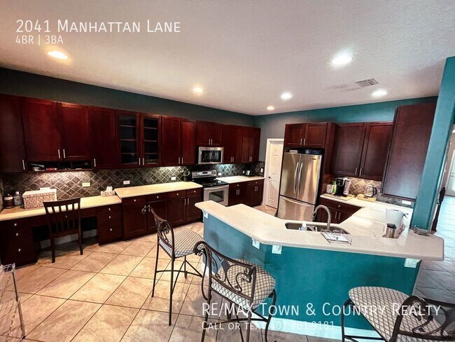 Photo - 2041 Manhattan Ln