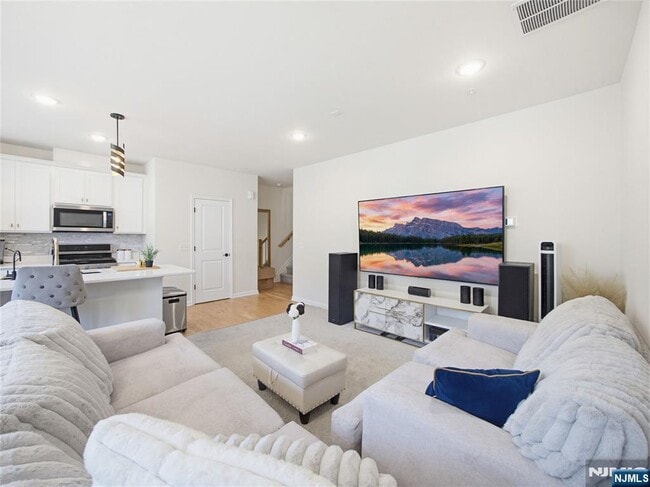Photo - 44 Leahy Dr