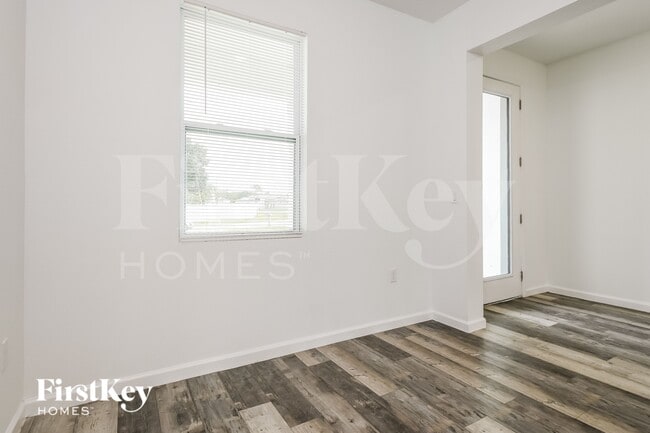 Photo - 925 Albertville Ct