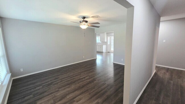 Photo - 305 Dublin Dr
