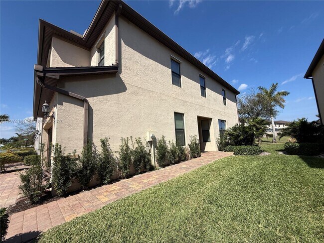 Photo - 2857 Bard St