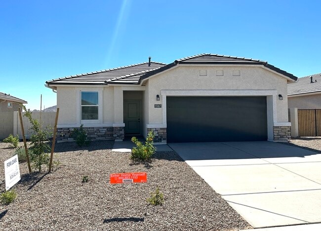 Building Photo - Gorgeous NEWER 4 bedroom 2 bath home in Carlton