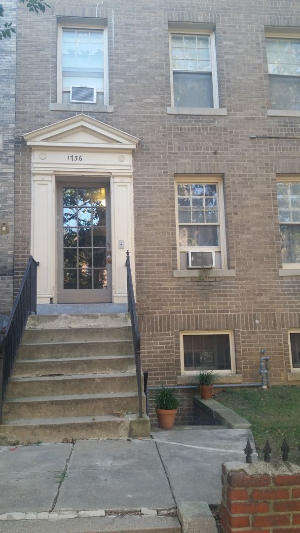 Building Photo - 1736 T St NW Unit 01