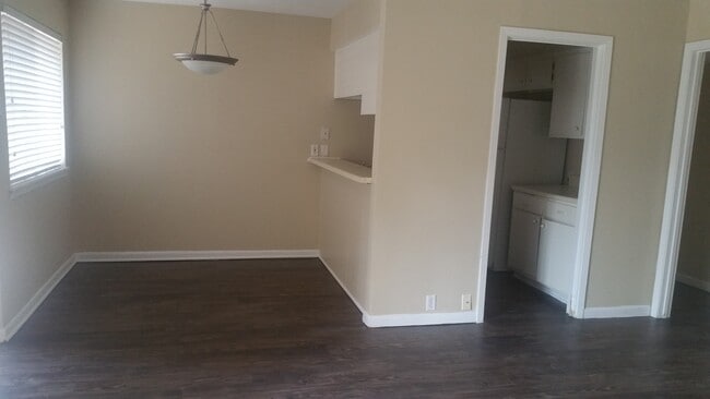 Photo - Holly Apartments