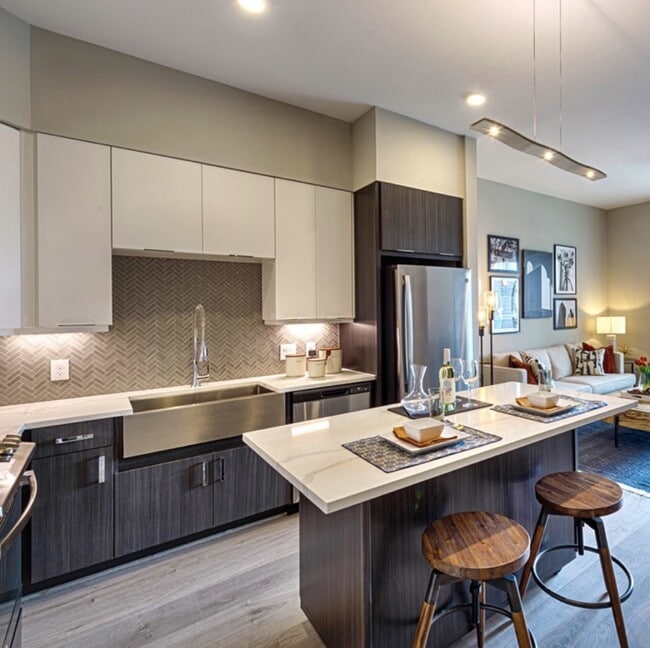 Building Photo - 401 W 25th St Unit 2130