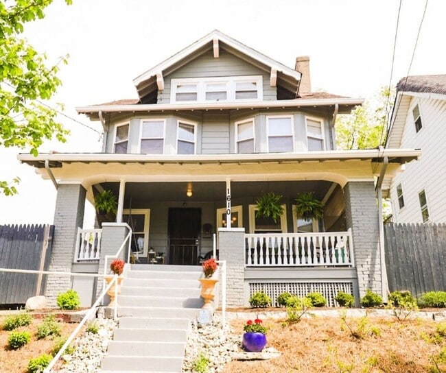 Building Photo - 1610 Clarewood Ave