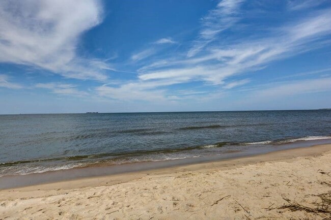 Photo - A Chesapeake Bay Townhome w/Garage, Available NOW! 2 Downstairs Bedrooms - Pet Friendly - 2 Balco...