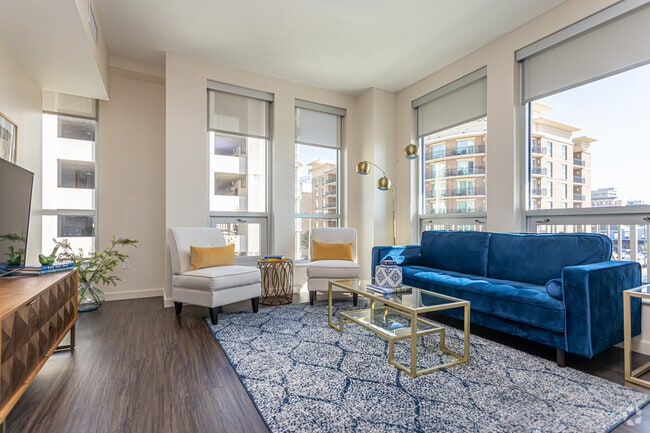1BR, 1BA - 895SF