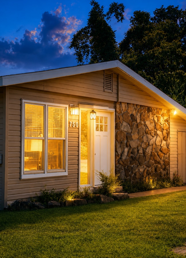 Building Photo - Branson Single Family Home