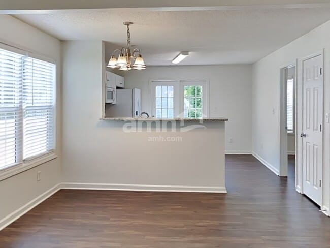 Photo - 208 MacKenzie Ct